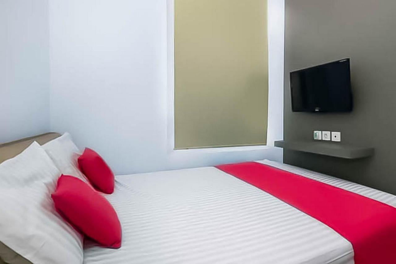 Reddoorz Near Stasiun Lawang Hotel Buitenkant foto